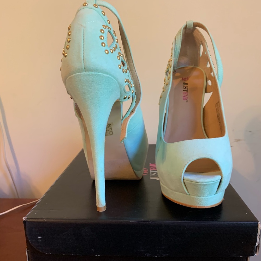 Mint heels , size 8